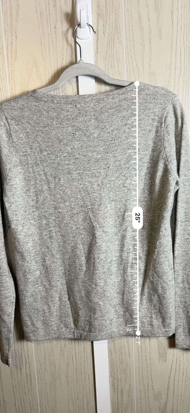 Pink Pineapple 100% Cashmere SKI Word Graphic Sweater Size Small Gray Luxury - Picture 8 of 8